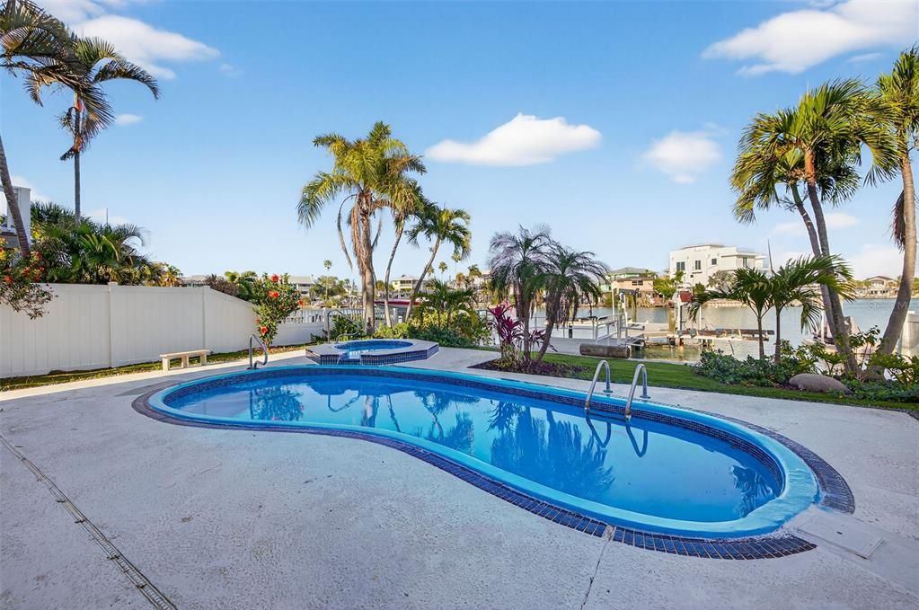 For Sale: $2,900,000 (3 beds, 3 baths, 2600 Square Feet)