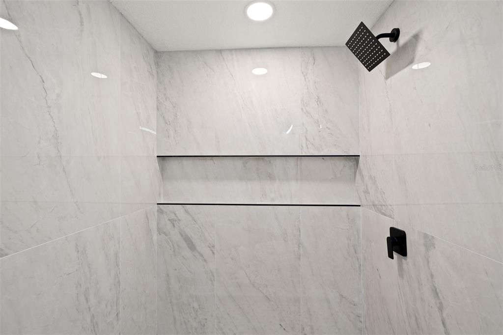 For Rent: $1,200 (1 beds, 1 baths, 240 Square Feet)