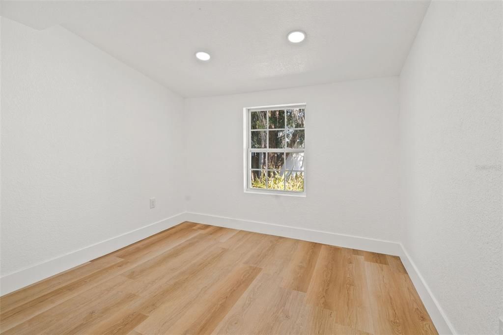 For Rent: $1,200 (1 beds, 1 baths, 240 Square Feet)
