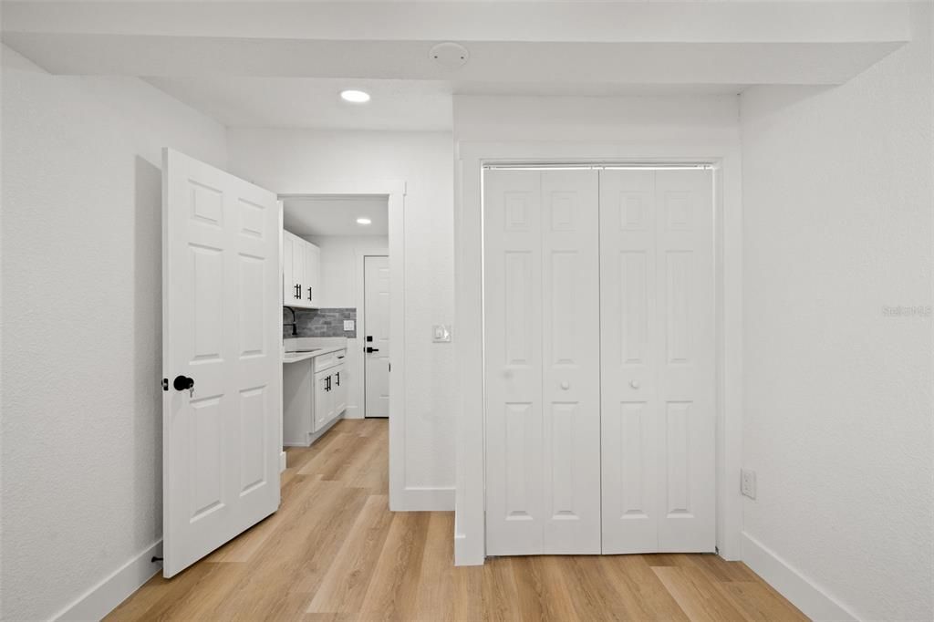 For Rent: $1,200 (1 beds, 1 baths, 240 Square Feet)