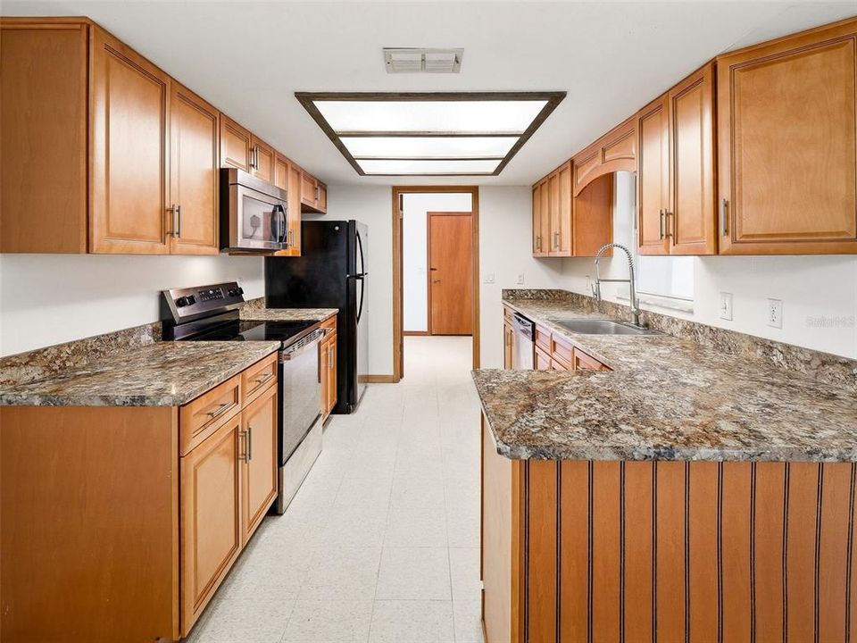 For Sale: $260,000 (3 beds, 2 baths, 1392 Square Feet)