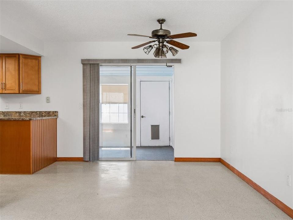 For Sale: $260,000 (3 beds, 2 baths, 1392 Square Feet)