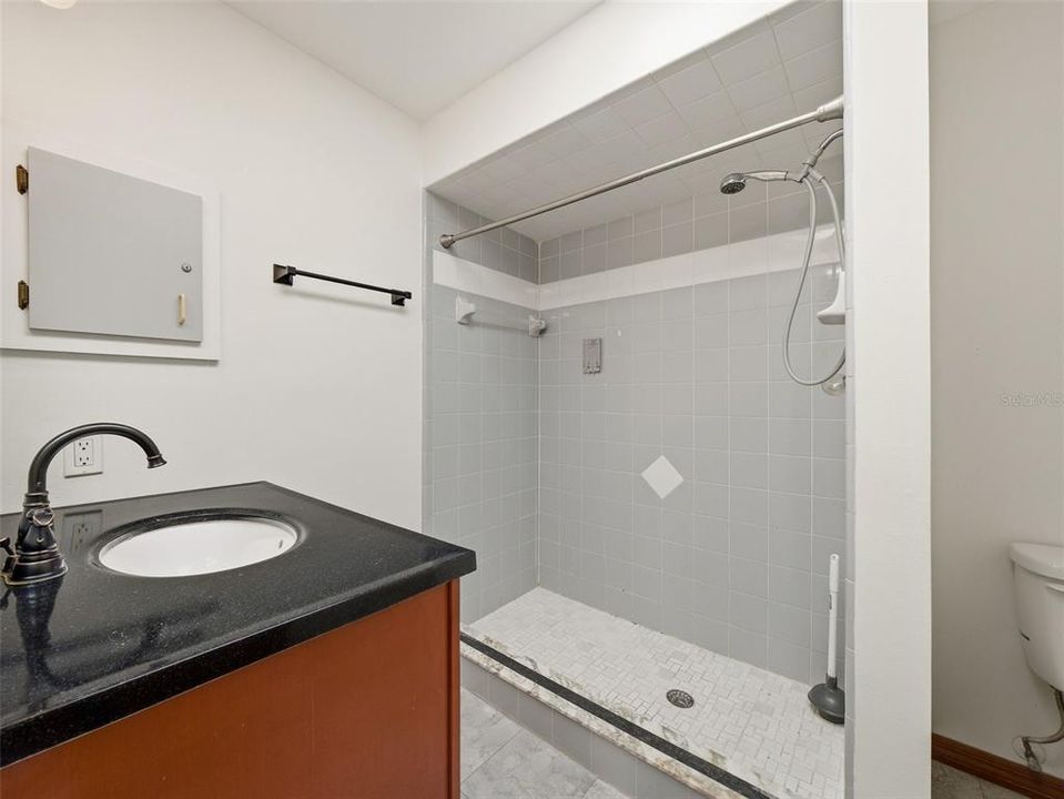 For Sale: $260,000 (3 beds, 2 baths, 1392 Square Feet)