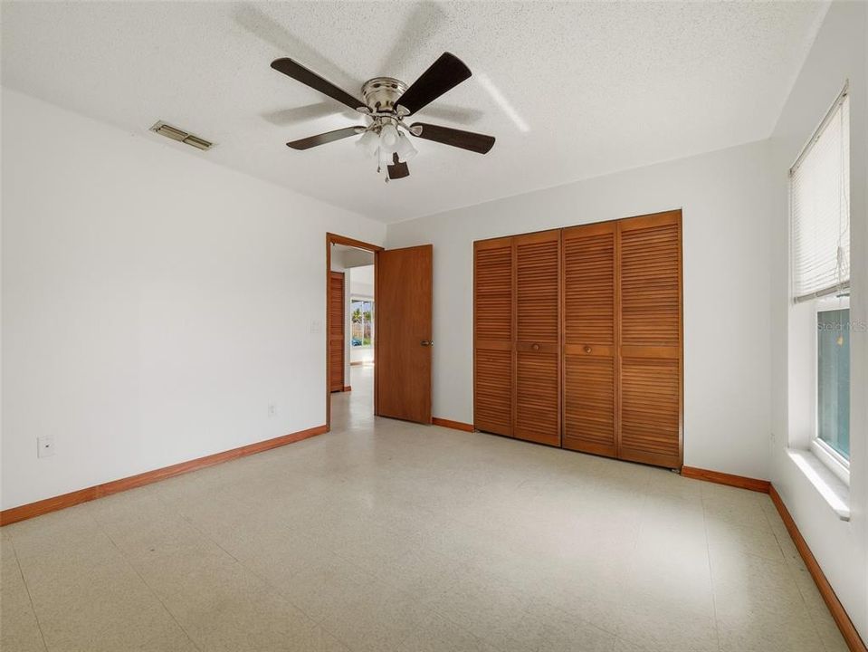 For Sale: $260,000 (3 beds, 2 baths, 1392 Square Feet)