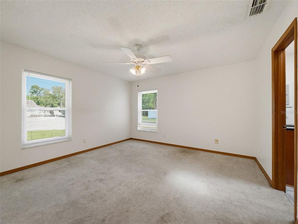 For Sale: $260,000 (3 beds, 2 baths, 1392 Square Feet)