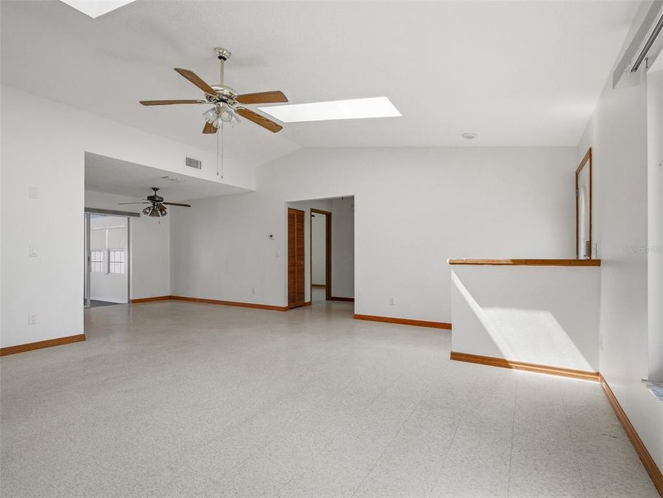 For Sale: $260,000 (3 beds, 2 baths, 1392 Square Feet)