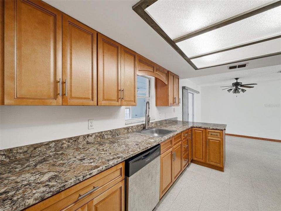 For Sale: $260,000 (3 beds, 2 baths, 1392 Square Feet)