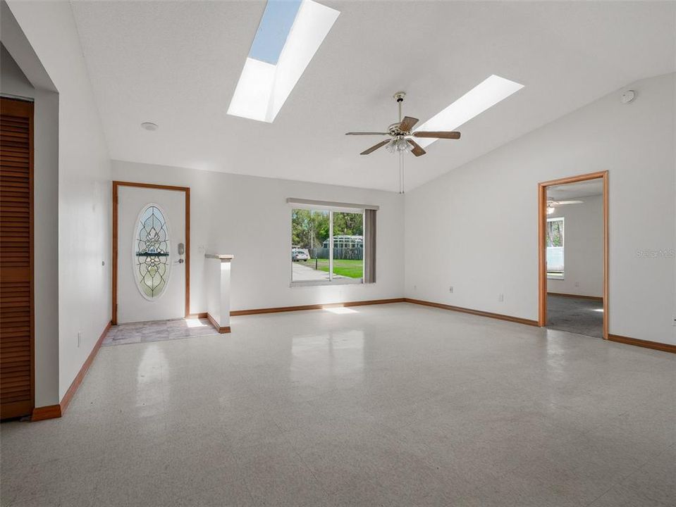 For Sale: $260,000 (3 beds, 2 baths, 1392 Square Feet)