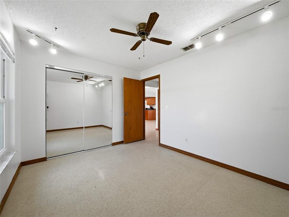 For Sale: $260,000 (3 beds, 2 baths, 1392 Square Feet)