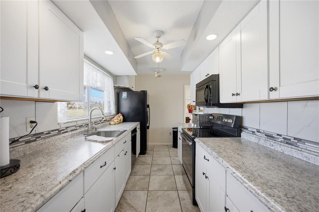 Activo con contrato: $256,900 (3 camas, 2 baños, 1144 Pies cuadrados)