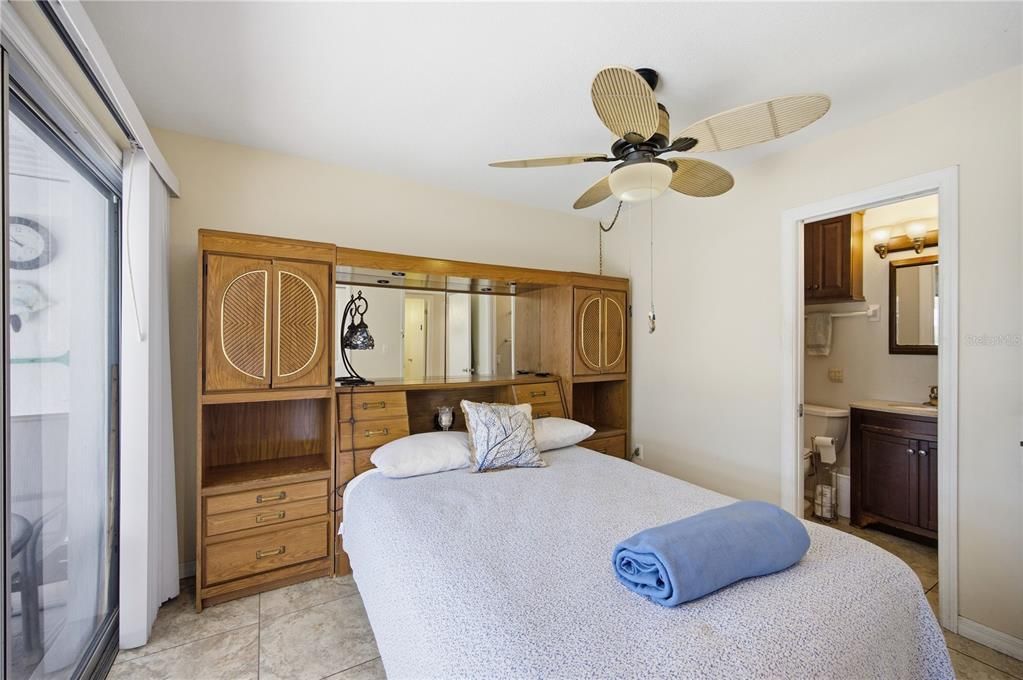 Activo con contrato: $256,900 (3 camas, 2 baños, 1144 Pies cuadrados)