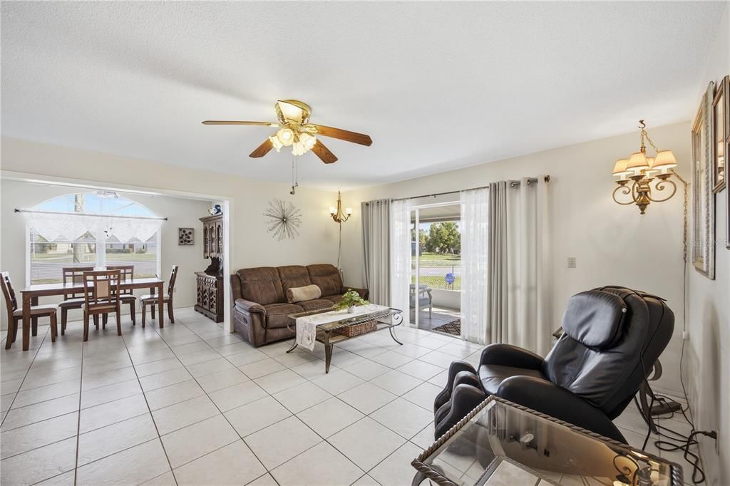 Activo con contrato: $256,900 (3 camas, 2 baños, 1144 Pies cuadrados)