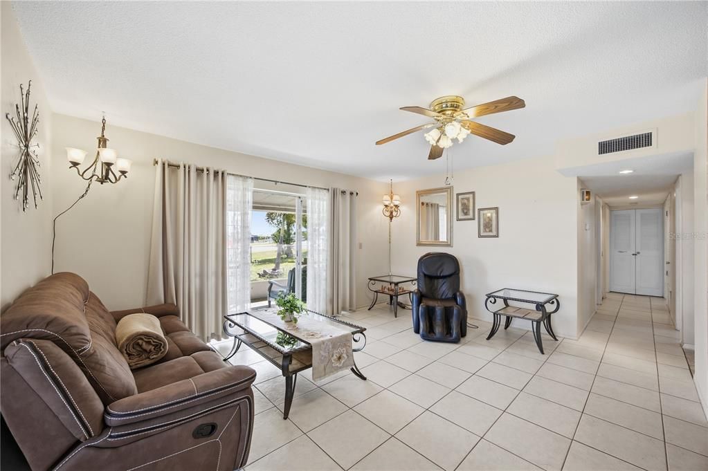 Activo con contrato: $256,900 (3 camas, 2 baños, 1144 Pies cuadrados)