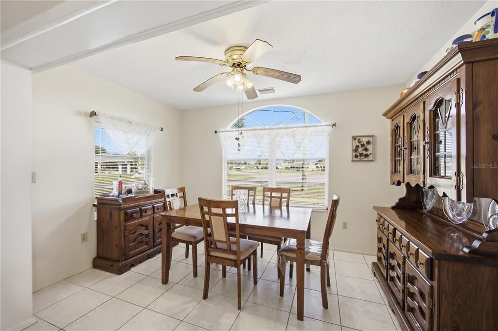 Activo con contrato: $256,900 (3 camas, 2 baños, 1144 Pies cuadrados)