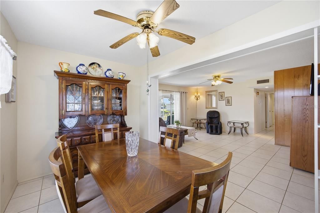 Activo con contrato: $256,900 (3 camas, 2 baños, 1144 Pies cuadrados)