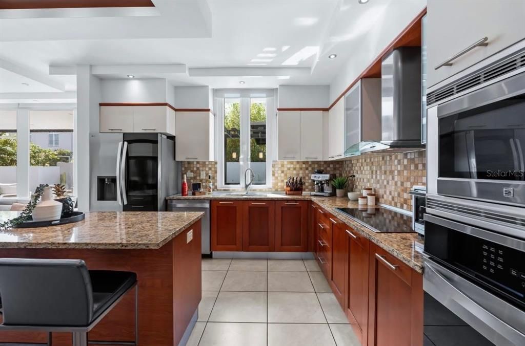 For Sale: $1,300,000 (6 beds, 3 baths, 3200 Square Feet)
