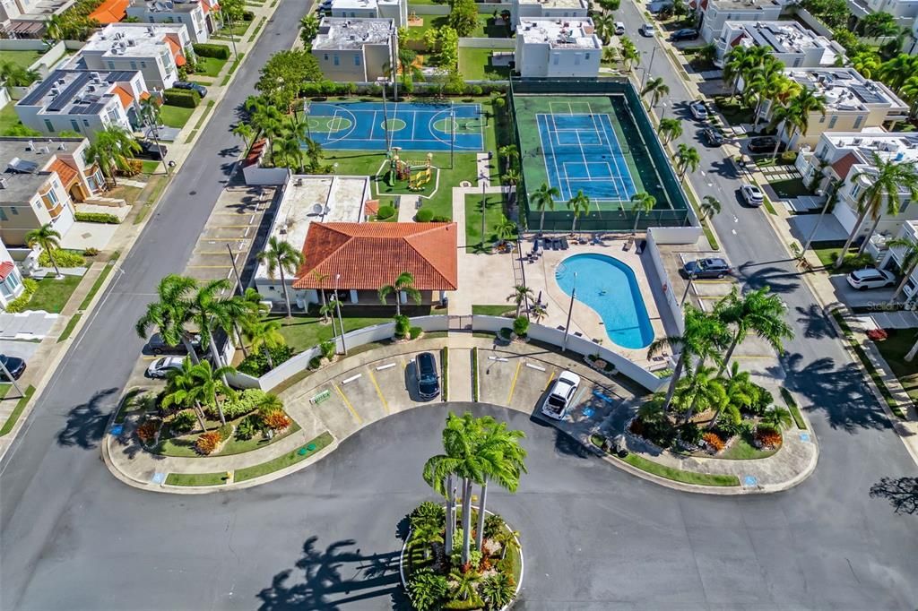 For Sale: $1,300,000 (6 beds, 3 baths, 3200 Square Feet)