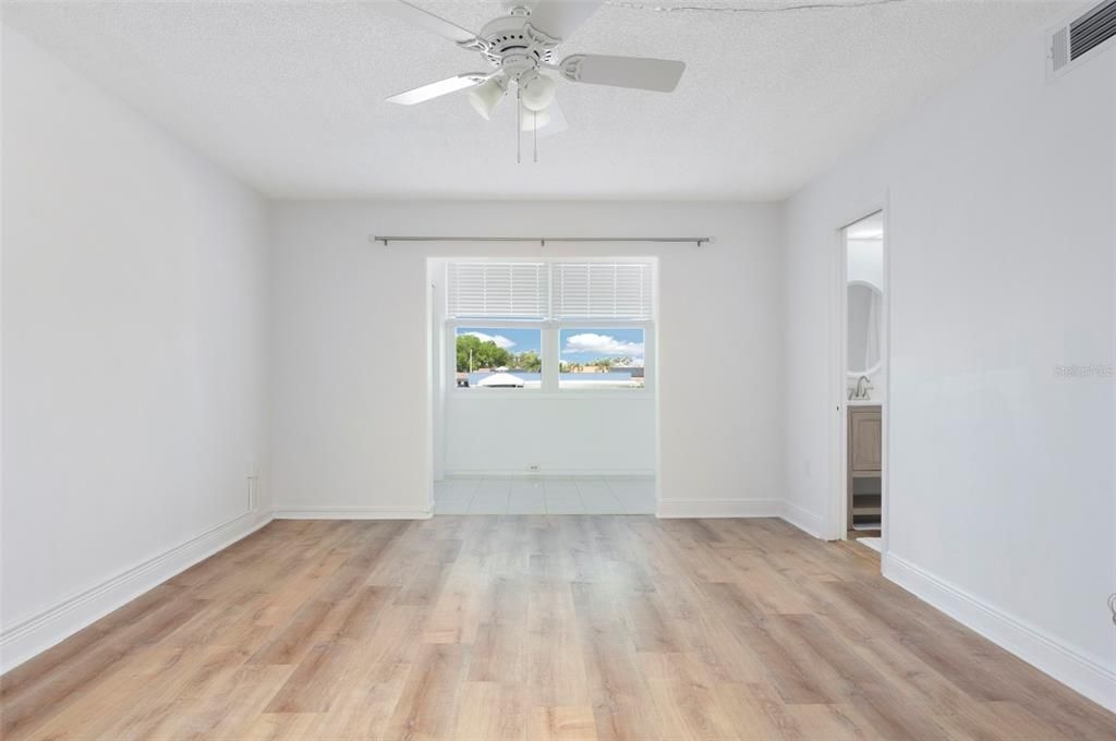 Activo con contrato: $209,000 (2 camas, 2 baños, 1040 Pies cuadrados)