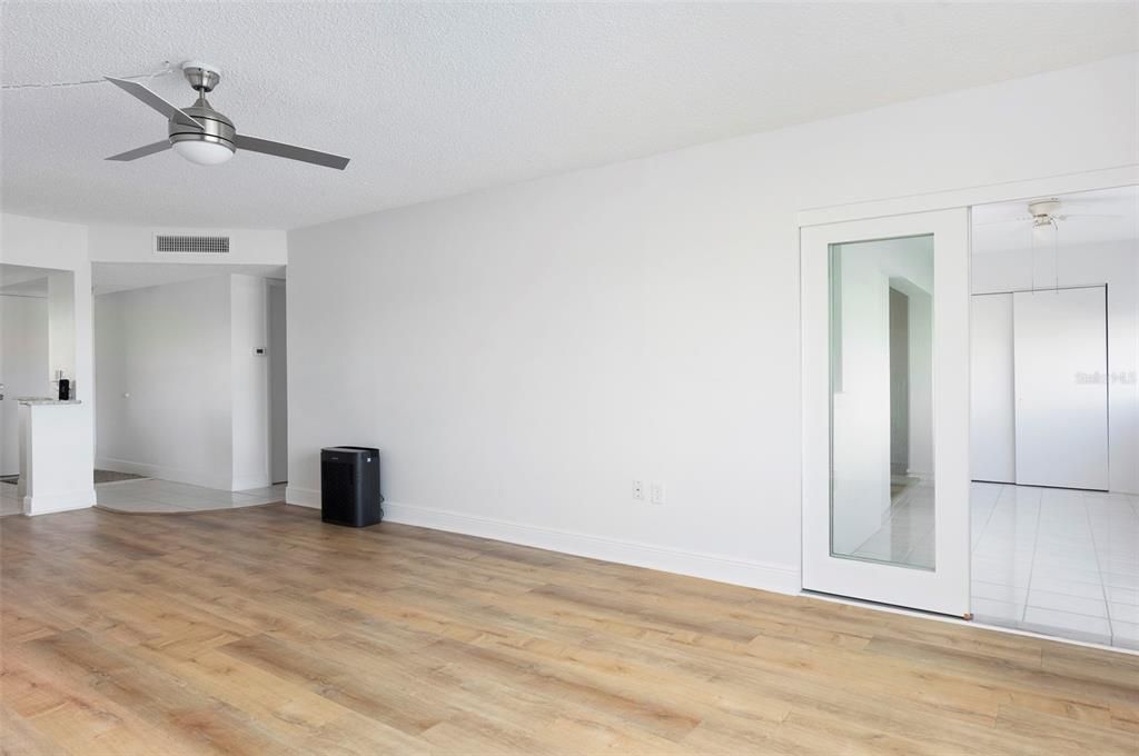 Activo con contrato: $209,000 (2 camas, 2 baños, 1040 Pies cuadrados)