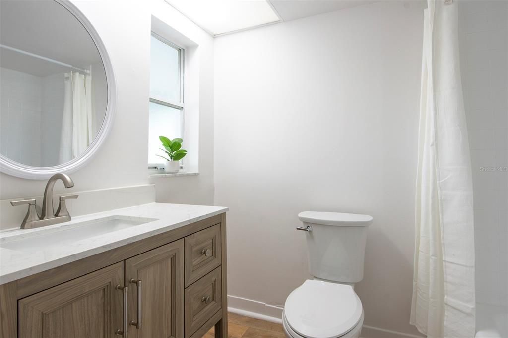 Activo con contrato: $209,000 (2 camas, 2 baños, 1040 Pies cuadrados)