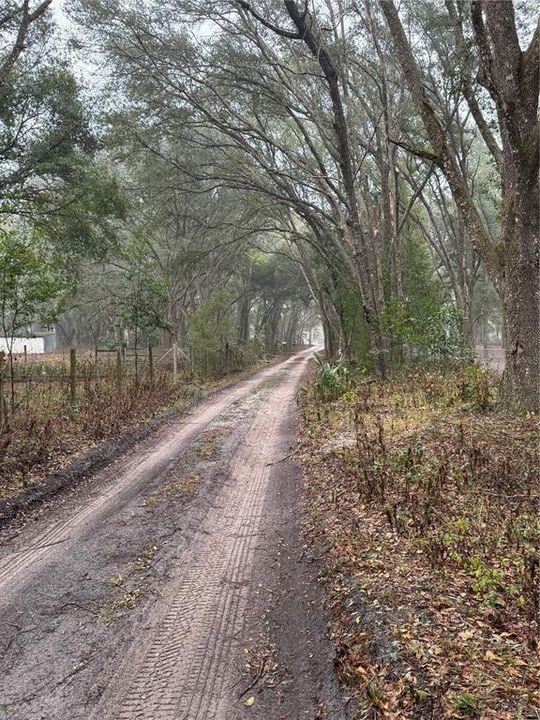 На продажу: $285,600 (8.16 acres)