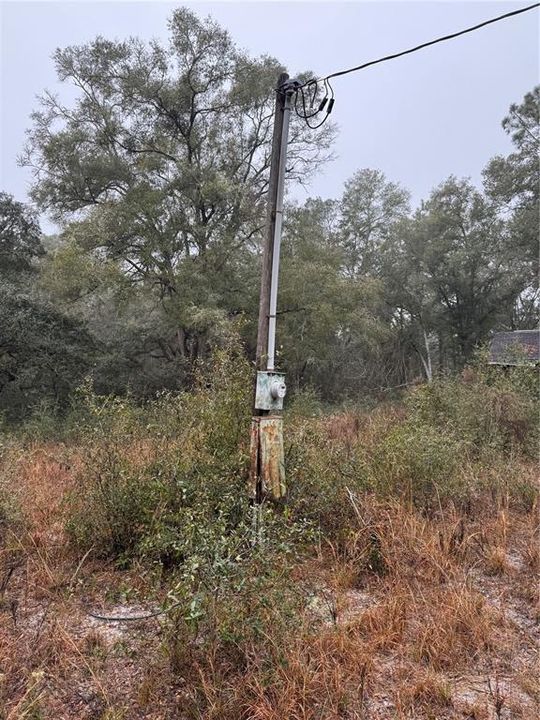 На продажу: $285,600 (8.16 acres)
