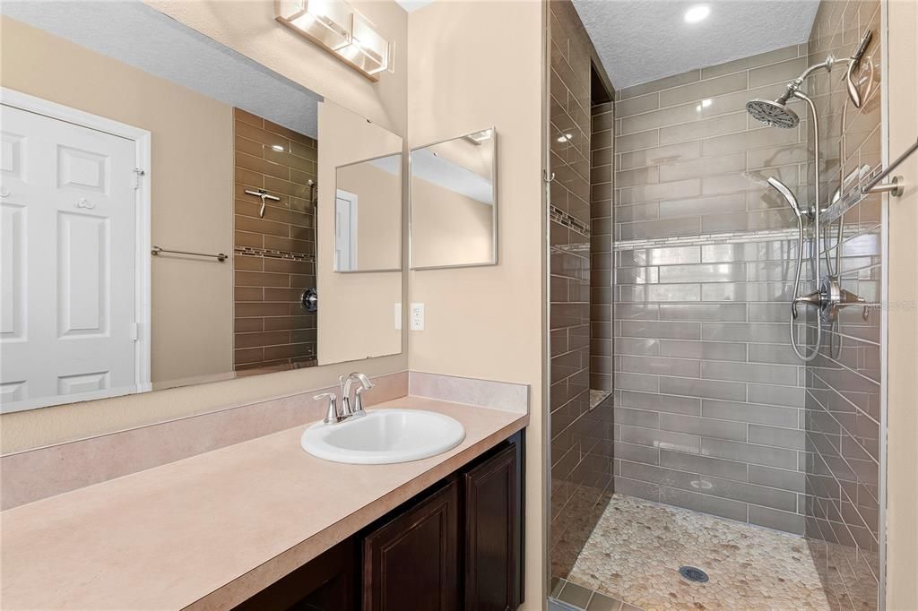 На продажу: $239,900 (3 спален, 2 ванн, 1452 Квадратных фут)