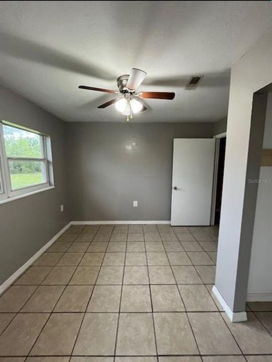 En Venta: $399,999 (4 camas, 2 baños, 2061 Pies cuadrados)