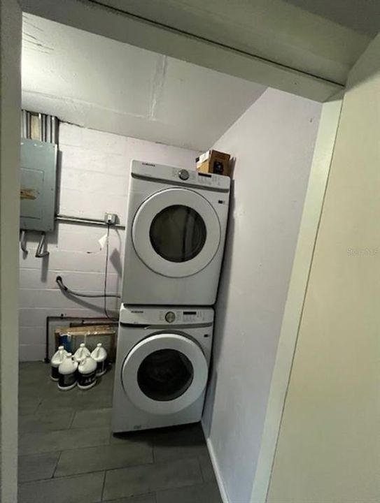 En Venta: $399,999 (4 camas, 2 baños, 2061 Pies cuadrados)