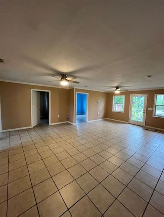 En Venta: $399,999 (4 camas, 2 baños, 2061 Pies cuadrados)