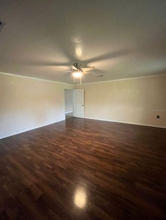 En Venta: $399,999 (4 camas, 2 baños, 2061 Pies cuadrados)