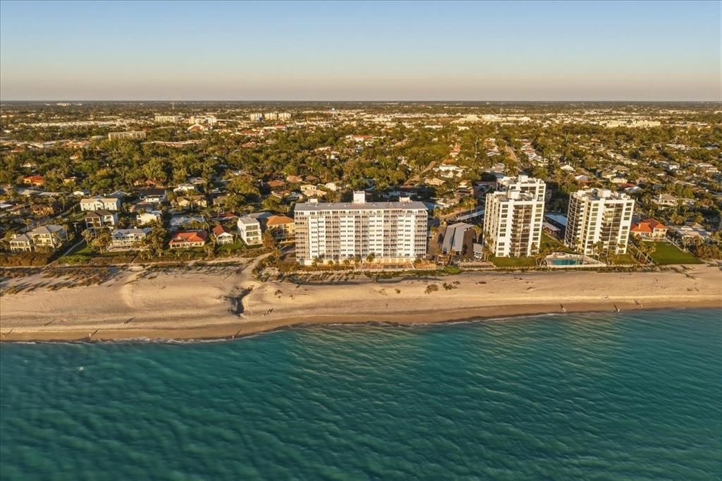 На продажу: $1,100,000 (2 спален, 2 ванн, 1430 Квадратных фут)