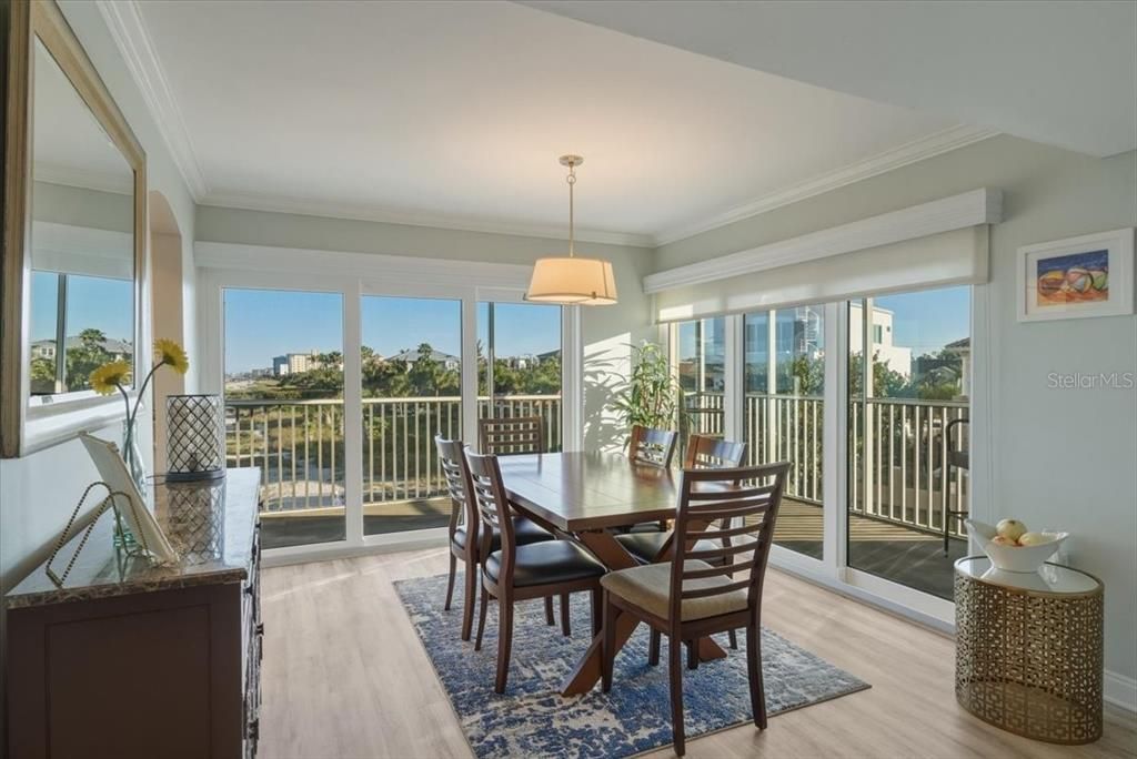 На продажу: $1,100,000 (2 спален, 2 ванн, 1430 Квадратных фут)