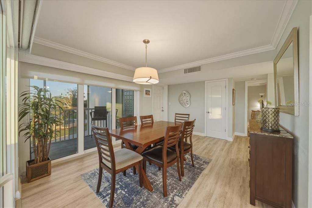 На продажу: $1,100,000 (2 спален, 2 ванн, 1430 Квадратных фут)