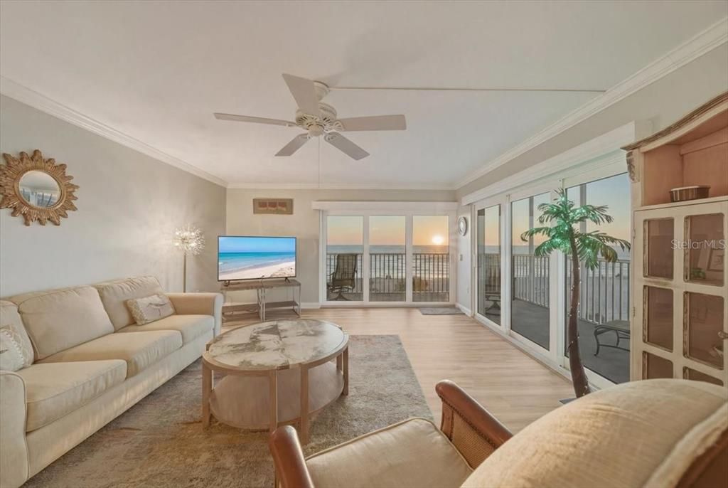 На продажу: $1,100,000 (2 спален, 2 ванн, 1430 Квадратных фут)