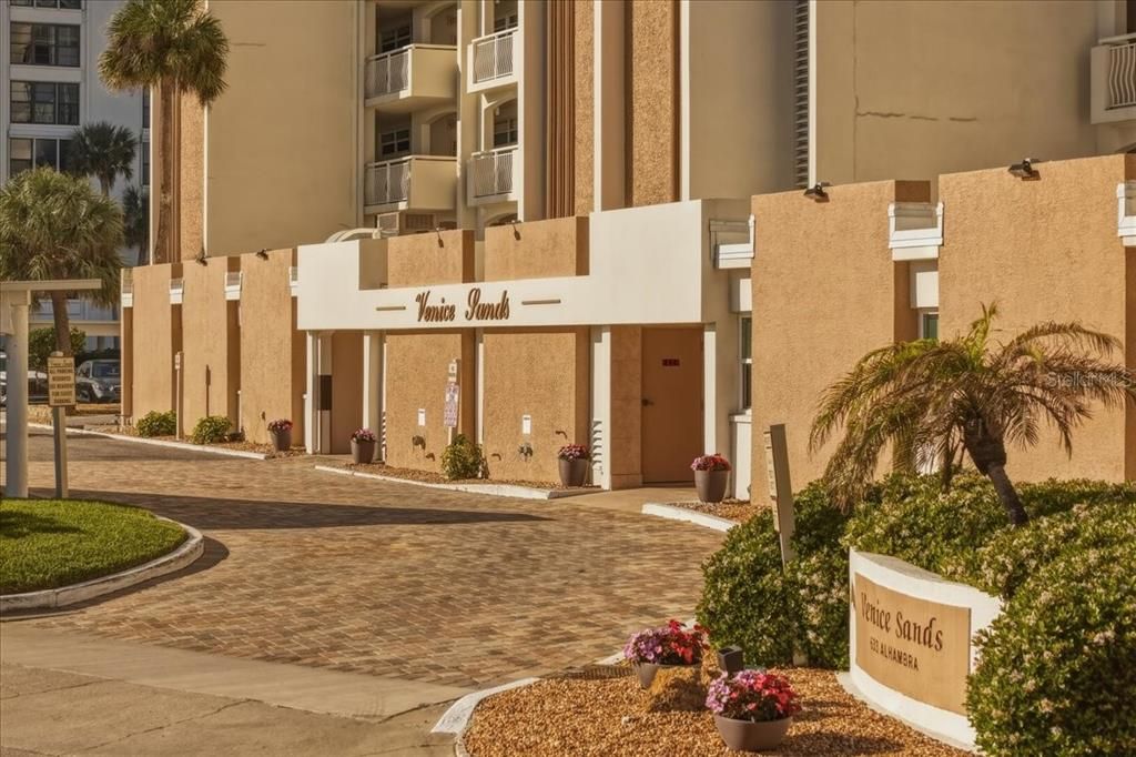 На продажу: $1,100,000 (2 спален, 2 ванн, 1430 Квадратных фут)