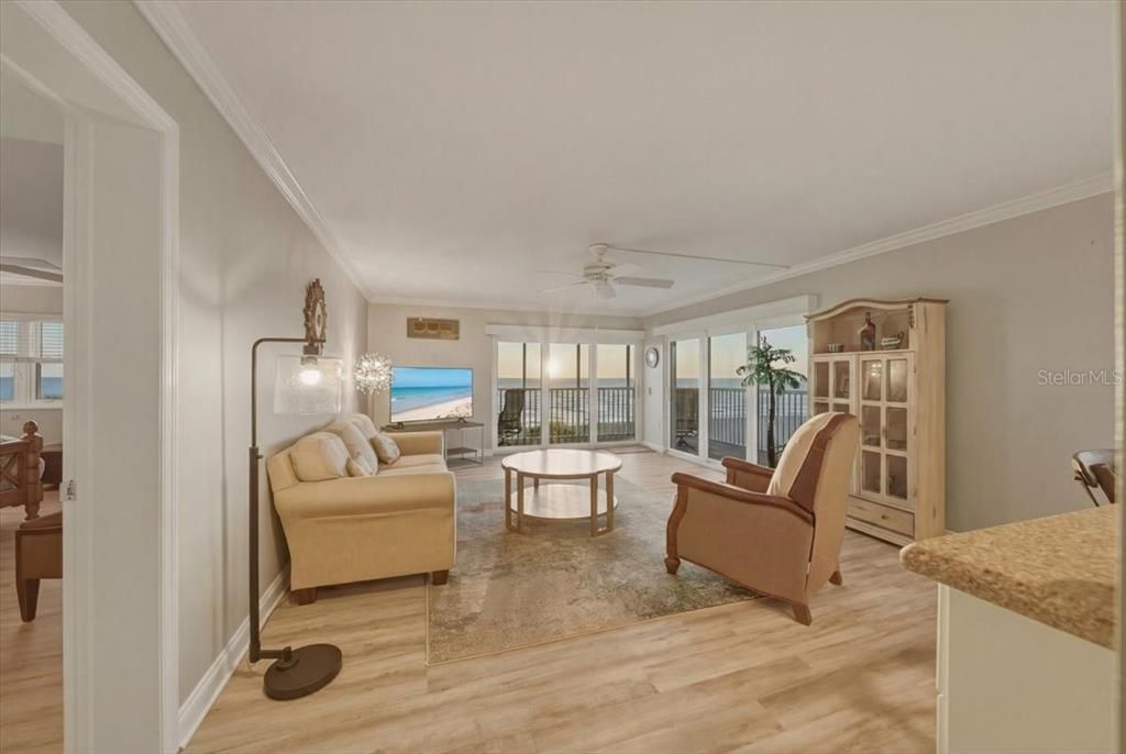 На продажу: $1,100,000 (2 спален, 2 ванн, 1430 Квадратных фут)