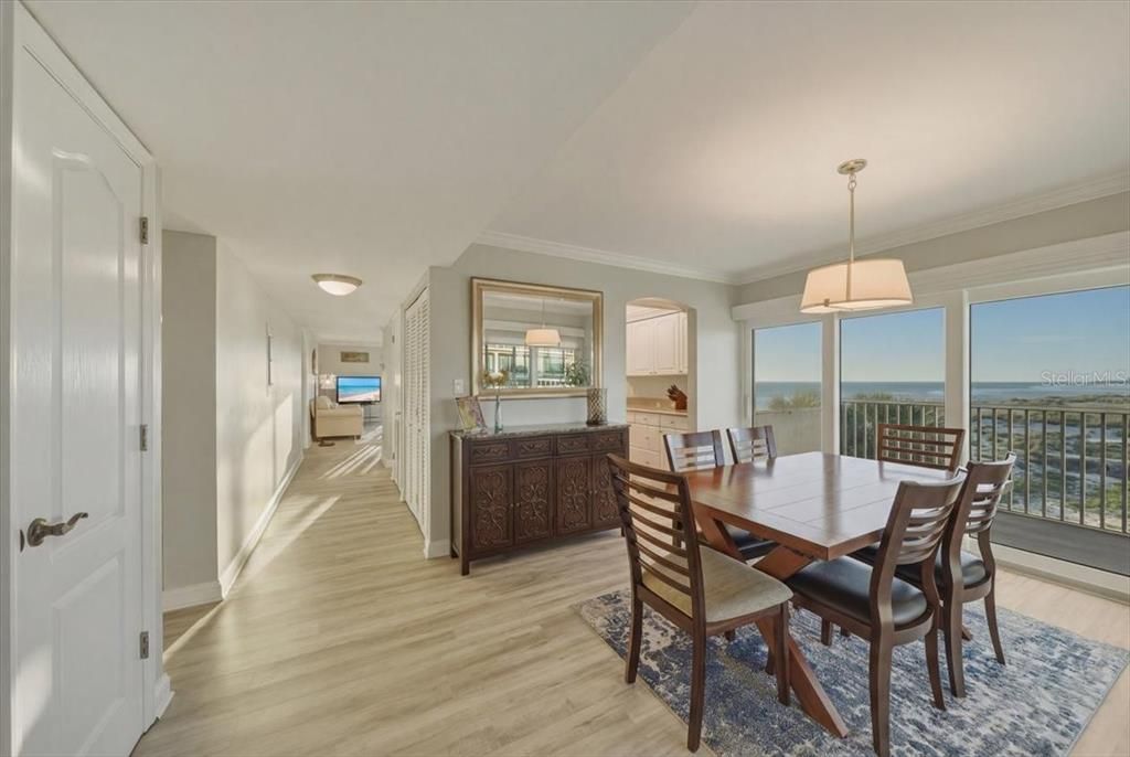 На продажу: $1,100,000 (2 спален, 2 ванн, 1430 Квадратных фут)