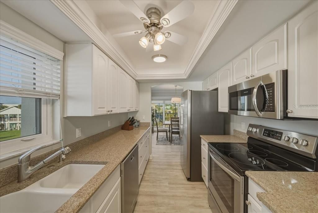 На продажу: $1,100,000 (2 спален, 2 ванн, 1430 Квадратных фут)