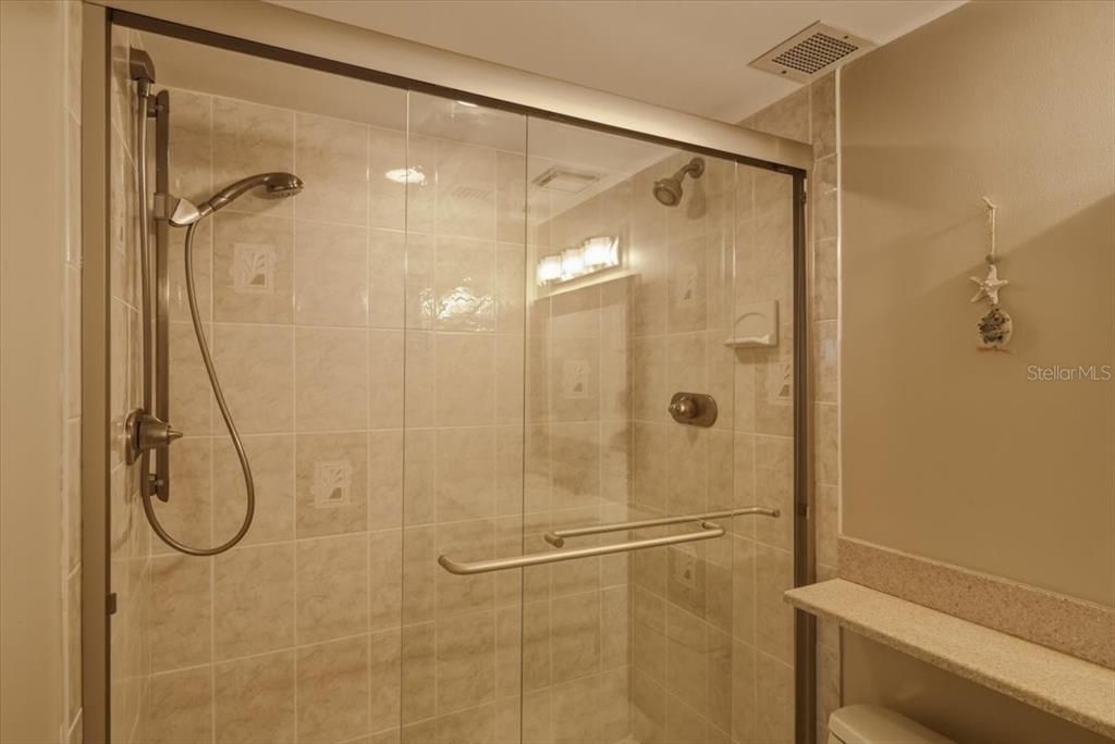 На продажу: $1,100,000 (2 спален, 2 ванн, 1430 Квадратных фут)