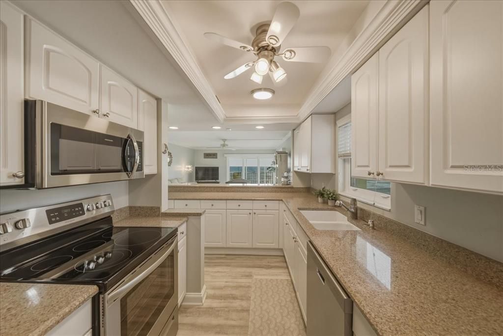 На продажу: $1,100,000 (2 спален, 2 ванн, 1430 Квадратных фут)