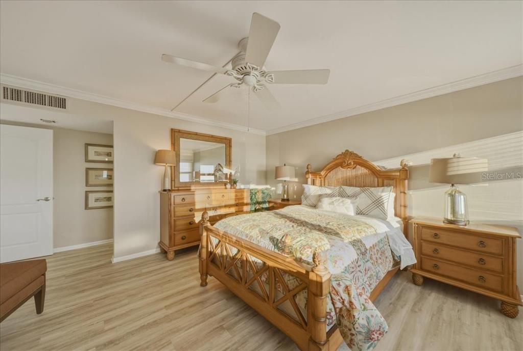 На продажу: $1,100,000 (2 спален, 2 ванн, 1430 Квадратных фут)