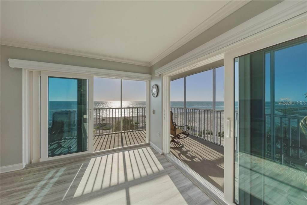 На продажу: $1,100,000 (2 спален, 2 ванн, 1430 Квадратных фут)