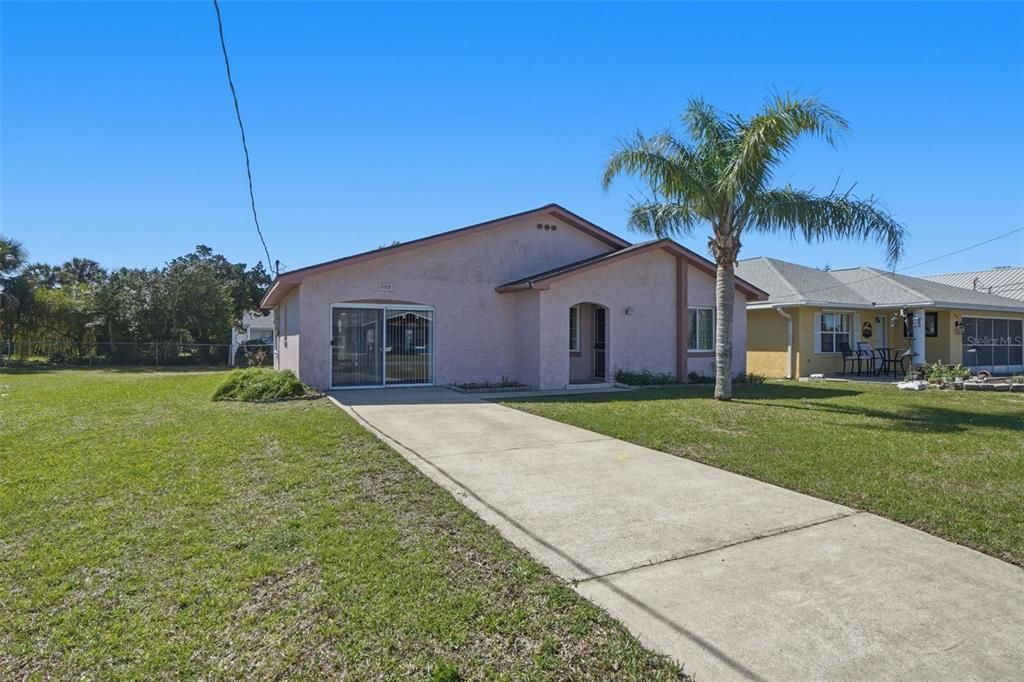 Active With Contract: $490,000 (2 beds, 2 baths, 949 Square Feet)