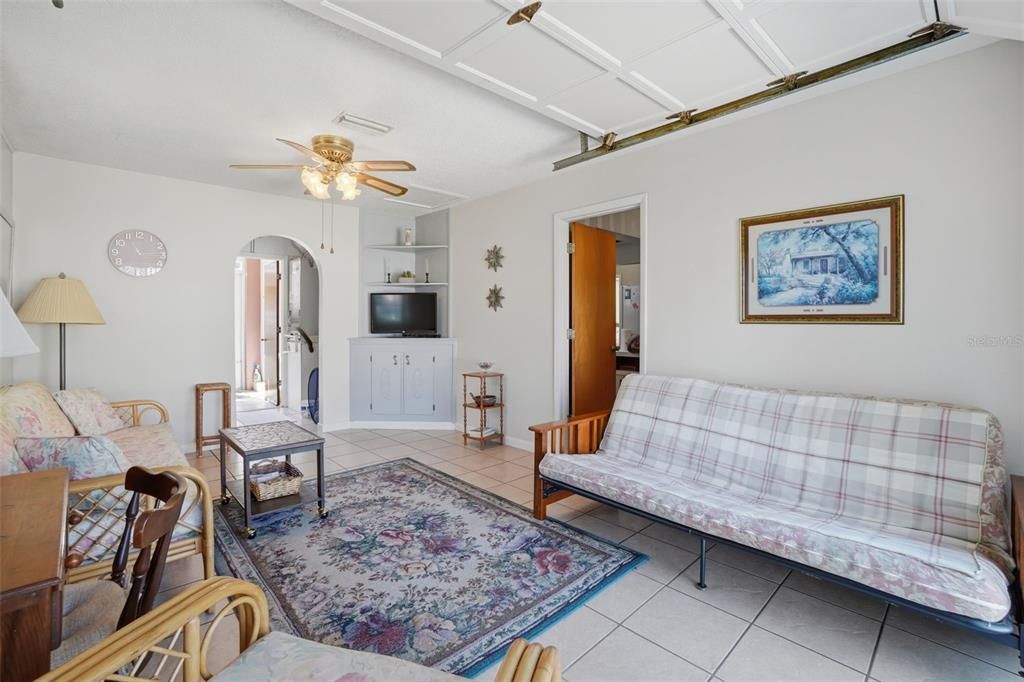 Active With Contract: $490,000 (2 beds, 2 baths, 949 Square Feet)