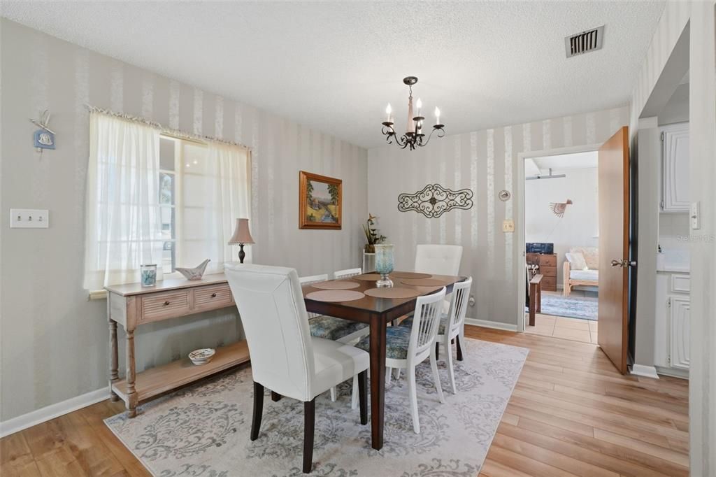 Active With Contract: $490,000 (2 beds, 2 baths, 949 Square Feet)