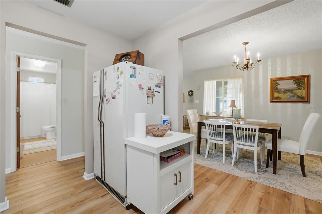 Active With Contract: $490,000 (2 beds, 2 baths, 949 Square Feet)