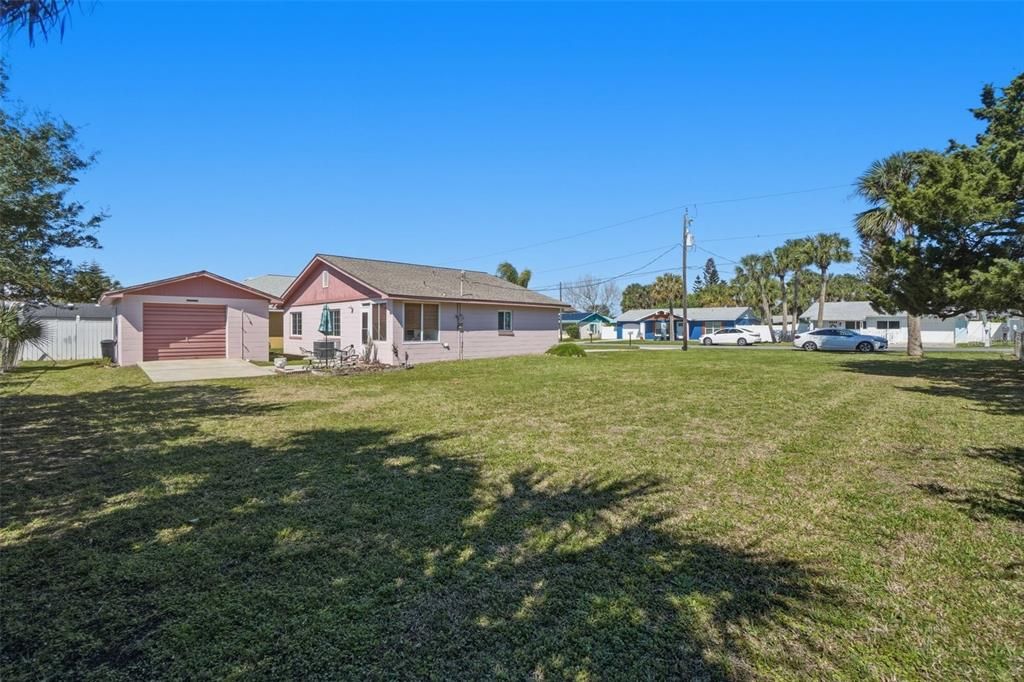 Active With Contract: $490,000 (2 beds, 2 baths, 949 Square Feet)