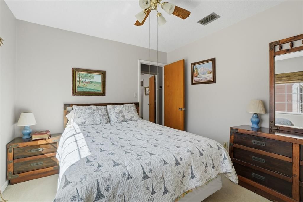 Active With Contract: $490,000 (2 beds, 2 baths, 949 Square Feet)