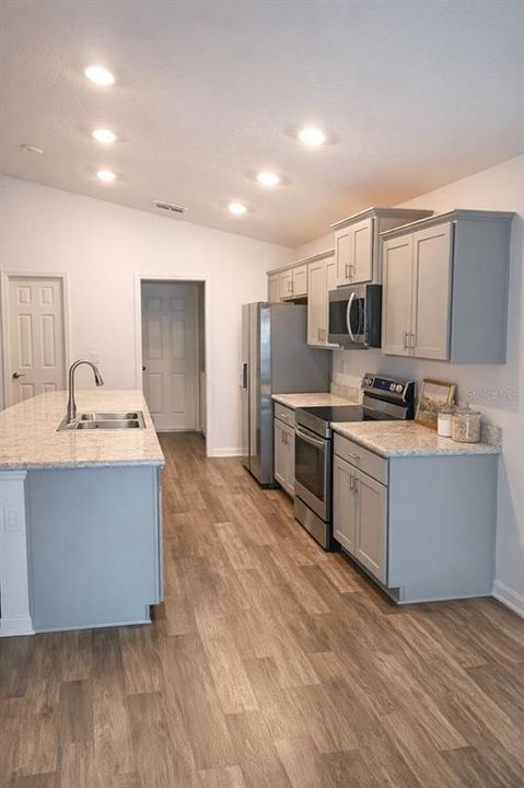 For Sale: $315,000 (3 beds, 2 baths, 1558 Square Feet)